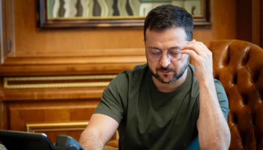 Офіційний момент підписання указу Президентом України, пов'язаний із дипломатичною службою