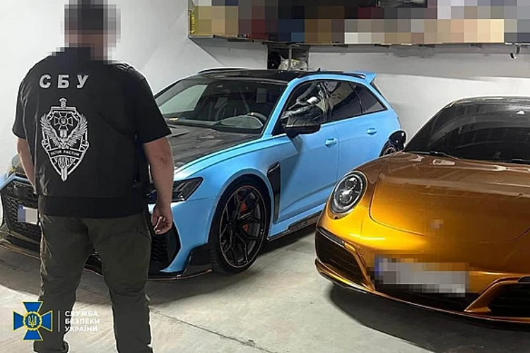 Елітні автомобілі Audi, Porsche та Lexus, вилучені під час спецоперації з ліквідації шахрайських кол-центрів