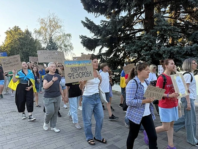 У Києві 16 серпня 2026 року люди вийшли на ходу за повернення Михайла Федорова на посаду міністра оборони