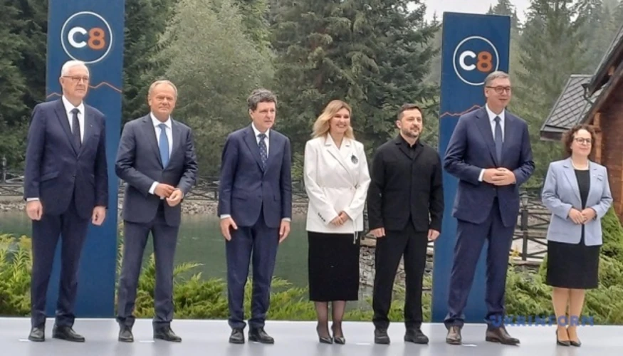 Володимир Зеленський під час першої сесії установчого саміту Carpathian 8 Summit в українських Карпатах на Івано-Франківщині