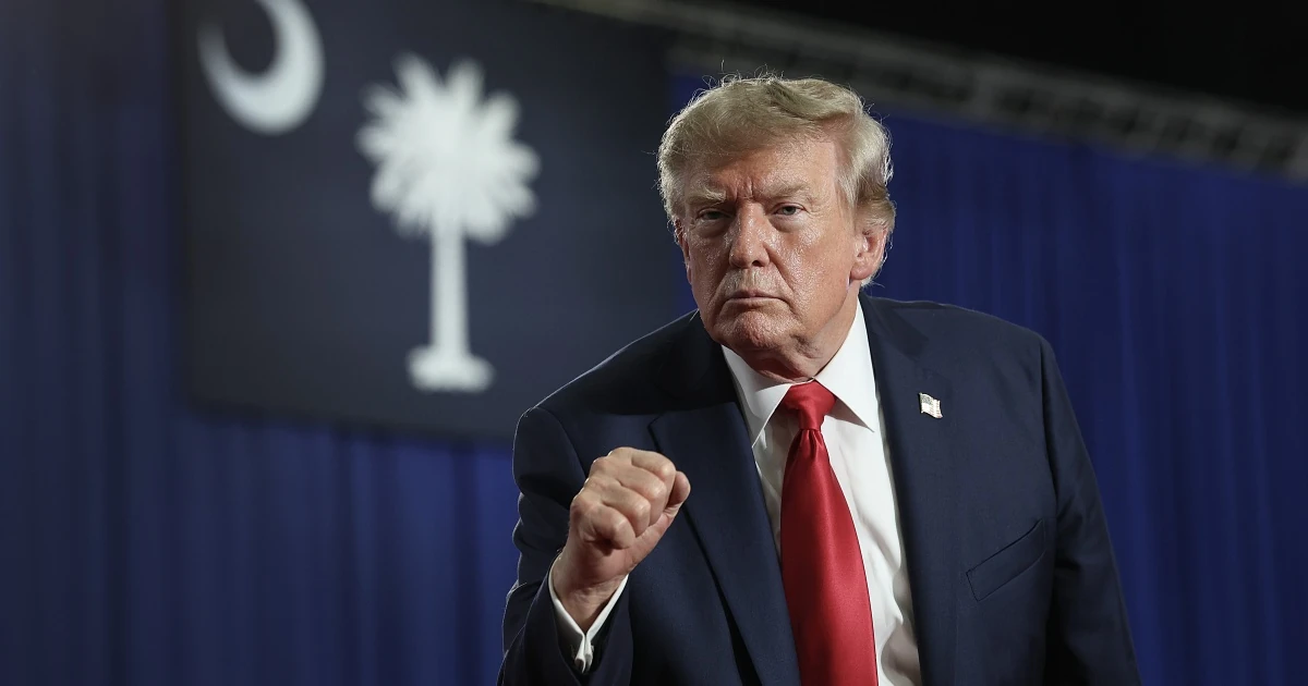 Дональд Трамп та Джо Байден під час президентських дебатів у США